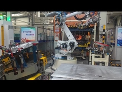 ER210-2700 Modellazione del cofano del motore con robot ER210-2700