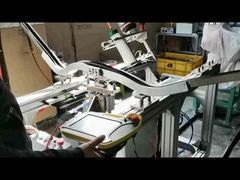 video di prova dell'applicazione di incollaggio da cobot